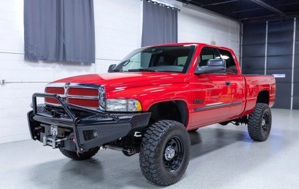 DODGE RAM 2500HD SLT QUAD CAB CUMMINS 4х4 (2002г.)