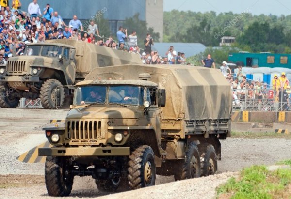 depositphotos 20667311-stock-photo-ural-4320-trucks