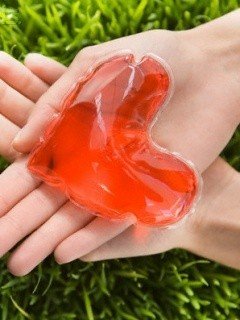 Сердечко в руках