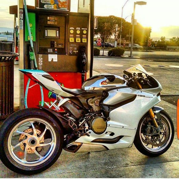 87EchL5XMyI Ducati