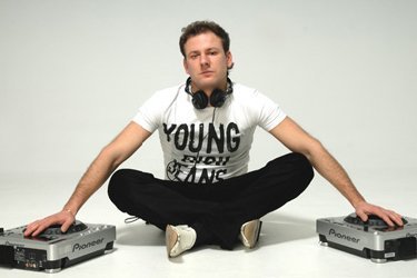  Dj Shumskiy   - Мега клубняк 2010, Encoded with Ashampoo Music Studio 3.