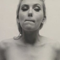 tumblr mduuetF6N41qczeeoo1 250