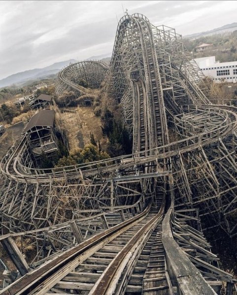 Заброшенный парк аттракционов Nara Dreamland, Япония