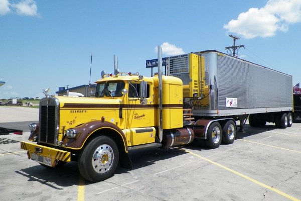 Kenworth W900