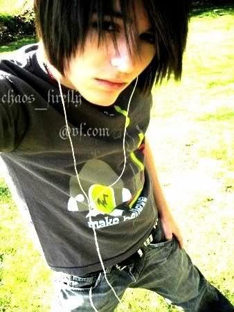 -Emo-Boy-emo-boys-6911507-338-450