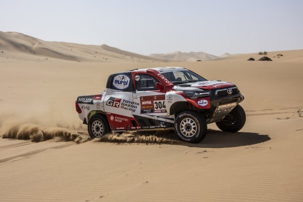 Toyota-hilux-gazoo-racing-rally-dakar-2021-pustynia-pikap-20