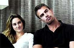 тео джеймс и шейлин вудли