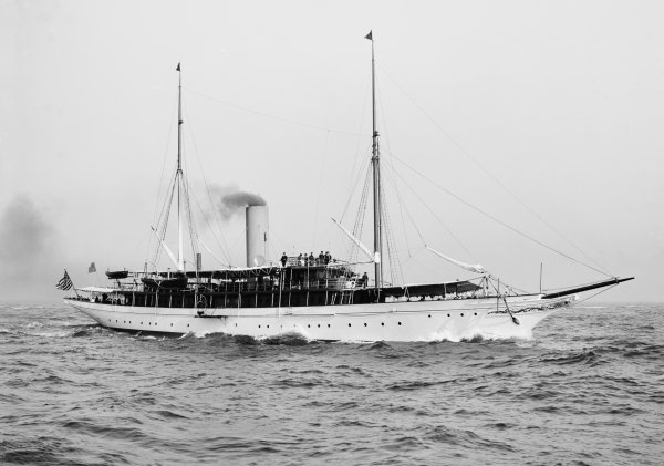 IMG viter59 steam yacht Emerald