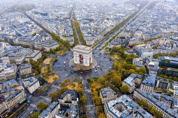 Paris-Zafer-Taki-Arc-de-Triomphe--Fotoğraf-Eric-Isselee