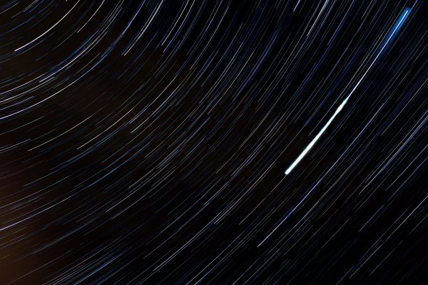 Abstract-circle-lines-5k-94