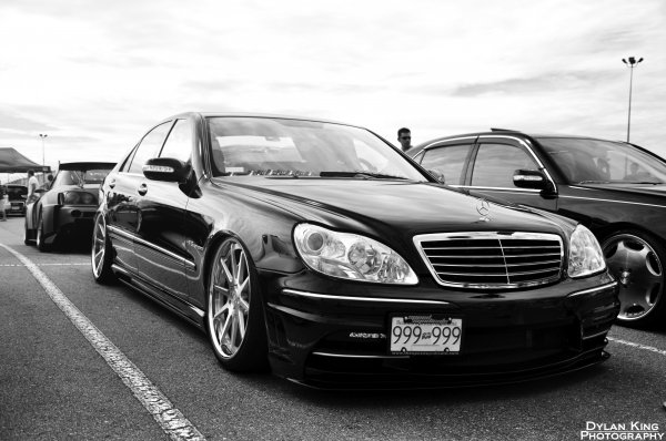 Mercedes-chernyy-posadka