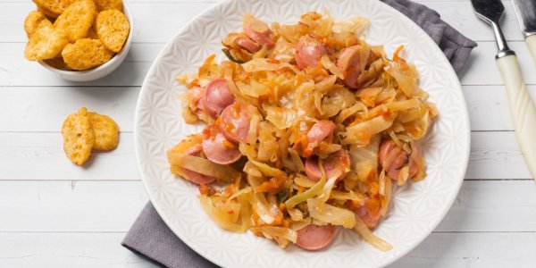 Тушёная капуста с сосисками - в мультиварке