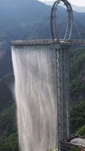 Стеклянный мост в Китае