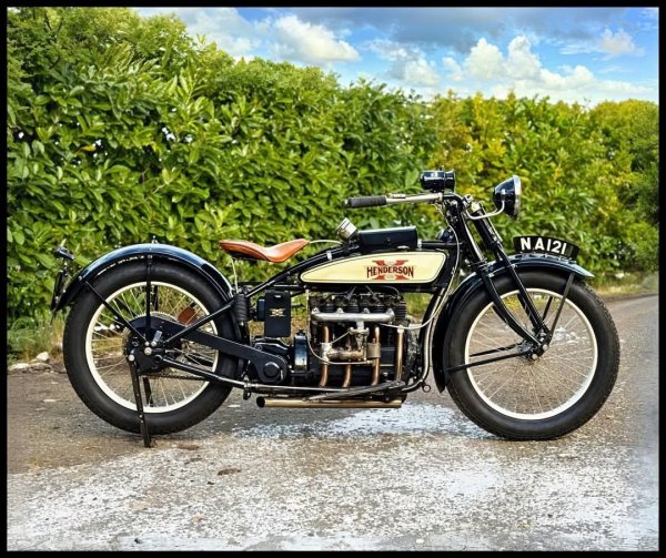 HENDERSON FOUR-CYLINDER DELUXE (1924г.)