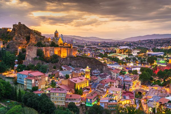 gory-vecher-ogni-tbilisi-gruziia-old-tbilisi