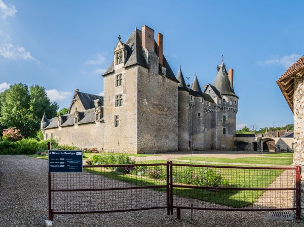 Castle of Fougeres-sur-Bievre 06