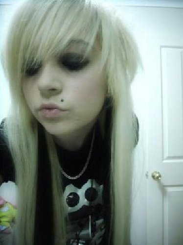 Emo-Girls-Hair-Style-punk-genc-kiz-resim