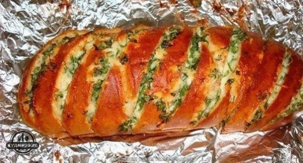 ЗАПЕЧЕННЫЙ БАТОН С СЫРОМ И ЧЕСНОКОМ