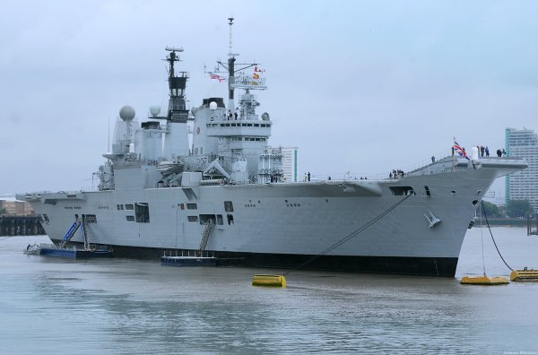 IMG viter59 HMS Ark Royal R-07