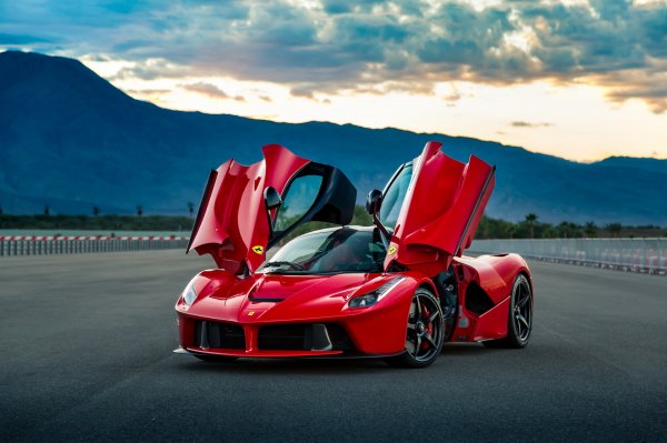 Ferrari-laferrari-red-italia-scuderia
