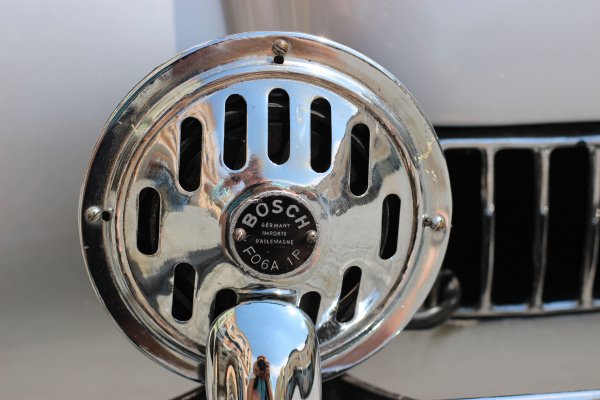 Tatra 87 Bosch horn (Foto Hilarmont)