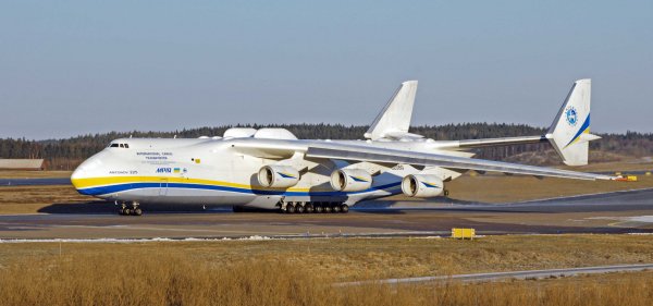 Antonov An-225 front left view