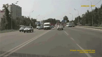 увернулся