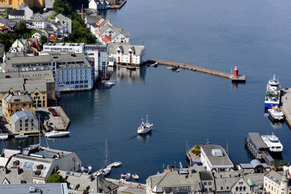 o-lesunn-lesund-norvegiiya