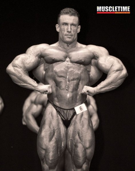 mr-olympia-bw-46