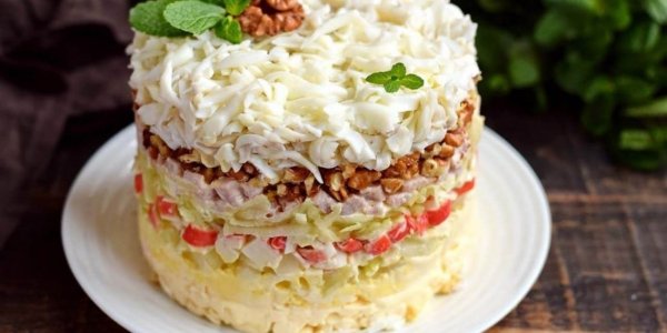 Салат "Снежная королева" с крабовыми палочками