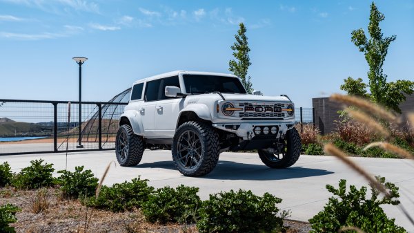 Ford-bronco-raptor