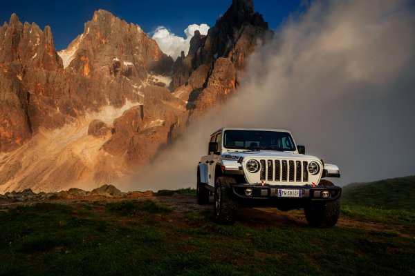 Jeep-gladiator-rubicon-2019-na-fone-gor