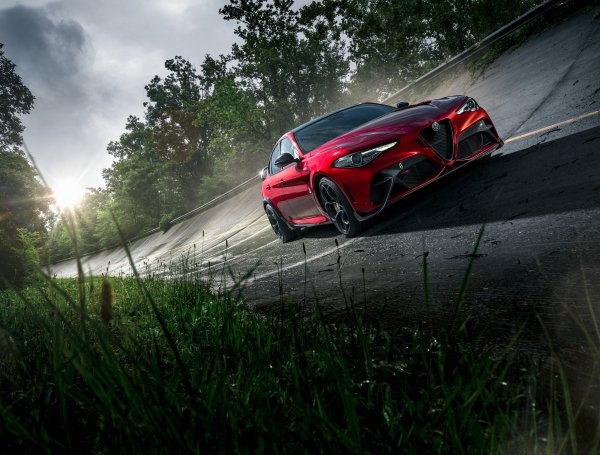 giulia-gta-alfa-romeo-road-red