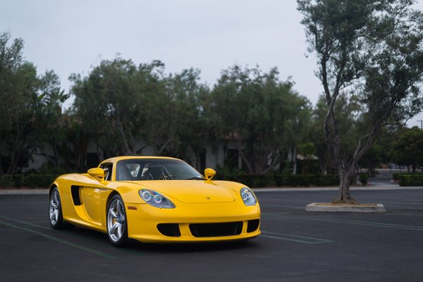 yellow-porsche-carrera-gt