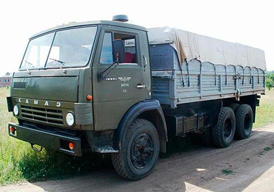 Автомобили КамАЗ-5320 и Урал-4320