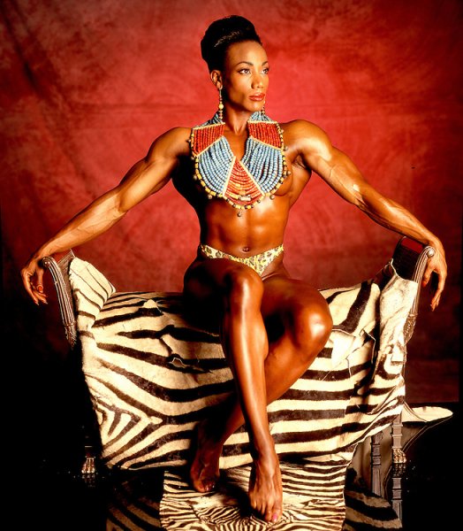 Lenda-queen-throne