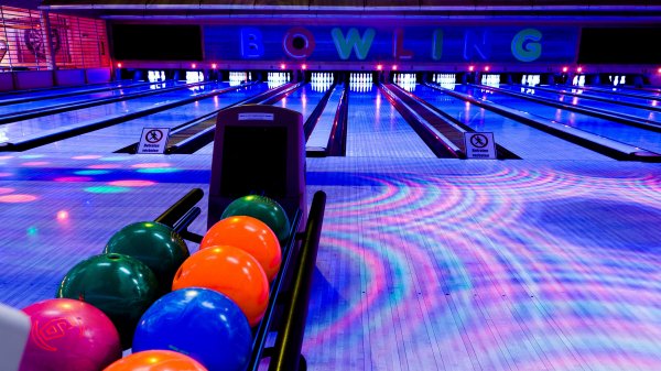 club bowling balls 4k hd
