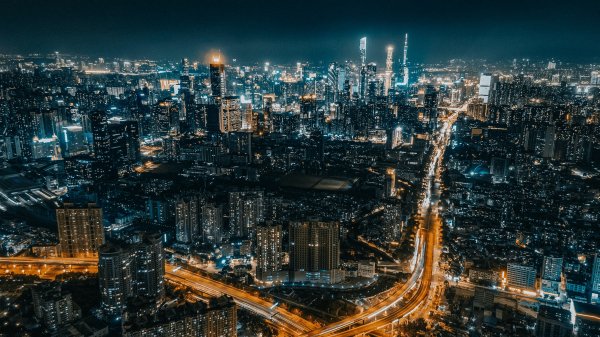 Vladtech gorod doroga noch 3840x2160