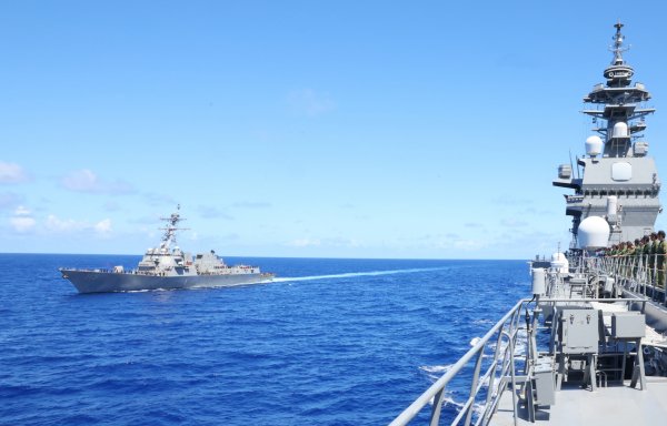 IMG viter59 USS Rafael Peralta JS Izumo