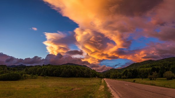 Peizazh-priroda-oblaka-nebo-doroga-zakat-podsvetka-krasota-s