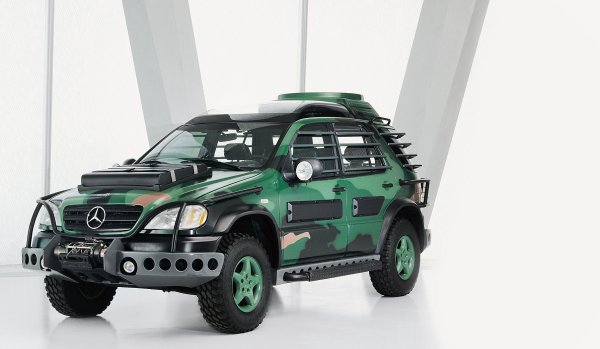 Jurassic park 2 mercedes