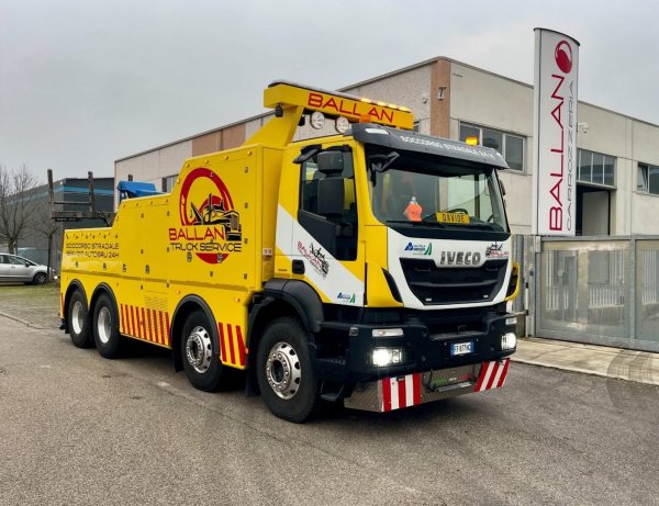 IVECO RECOVERY TRUCK