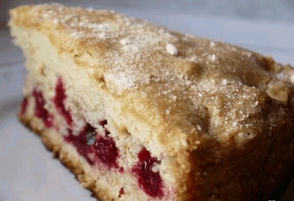шарлотка с вишней