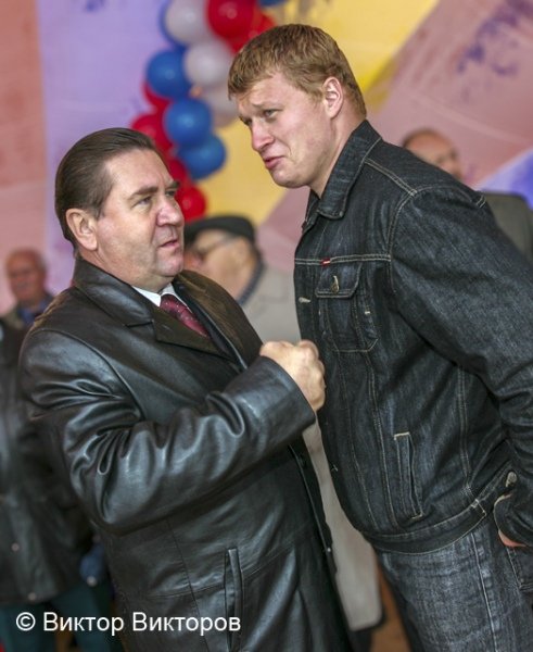 Губернатор КурскаА.Михайлов и боксер Александр Поветкин 2004
