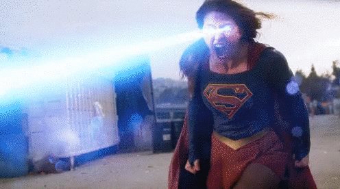 Супергёрл кричит врагу ЗДОХНИИИ