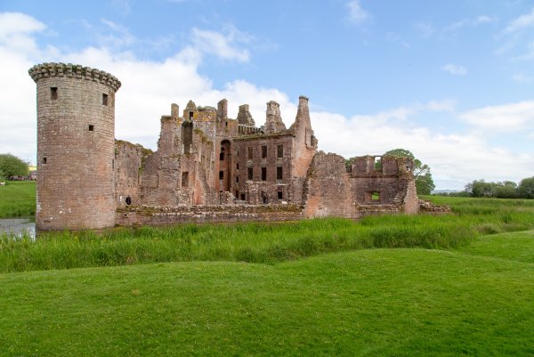 Caerlaverock Castle (48789351967)