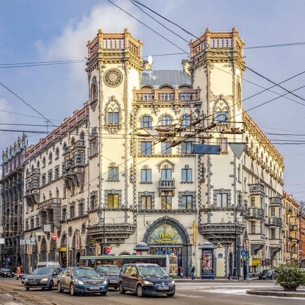 Дом с башнями