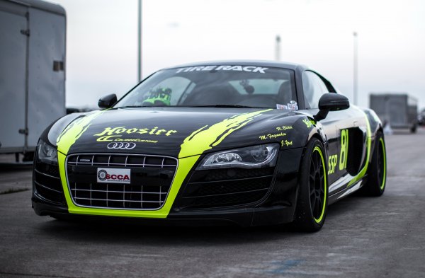 Audi-r8-black-tire-rack