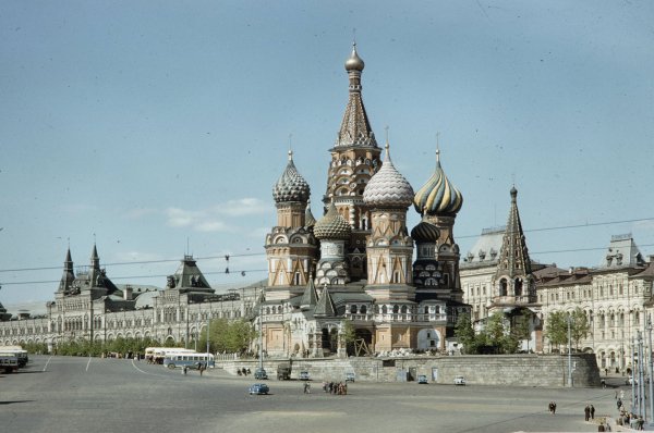 Москва. Вид на Кремль и собор Василия..3