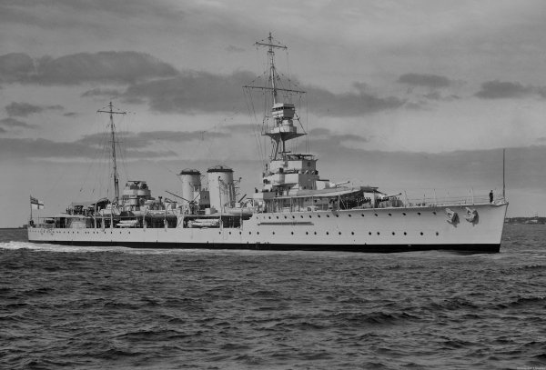 IMG viter59 HMS Danae D44